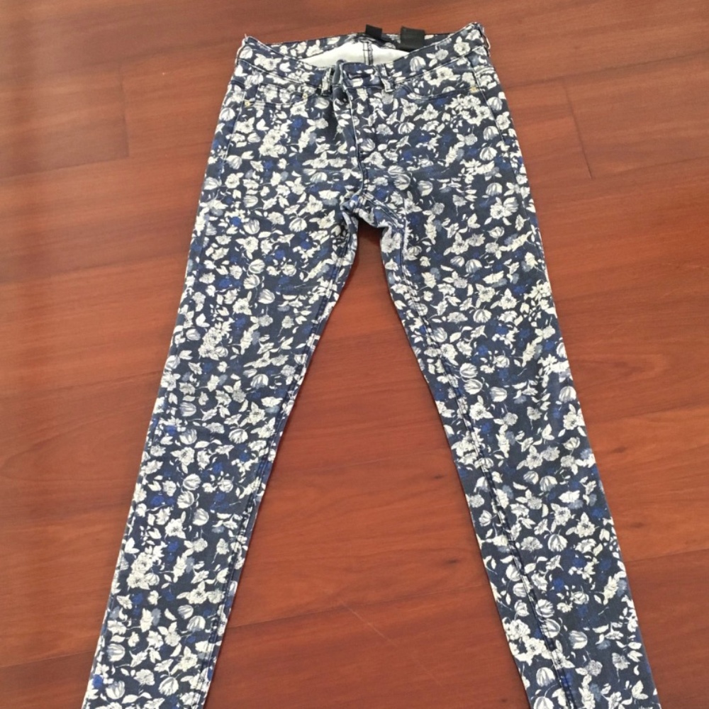H&M Navy Blue Floral Skinny Pants